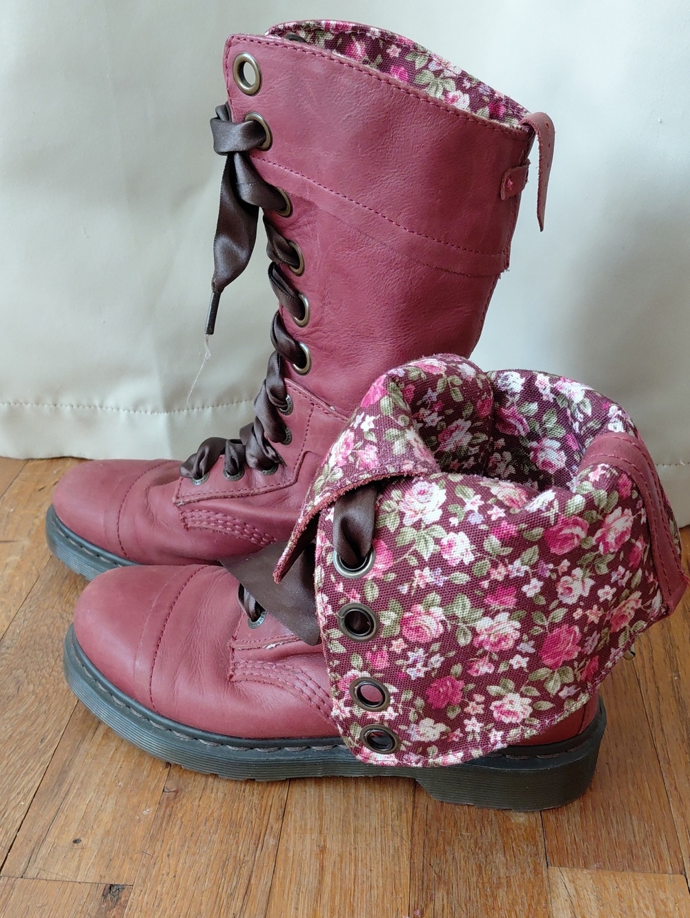 Dr. Martens Triumph 1914 12108 cherry red leather, ROSE floral